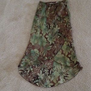Leaf pattern skirt